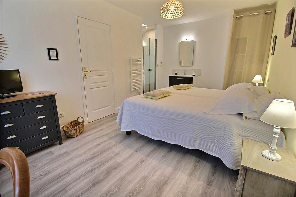 Logis Du Lievre D'Or Bed & Breakfast Montbazon Exterior photo
